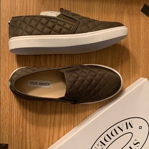 Steve Madden Olive Green Size 8.5 Sneakers